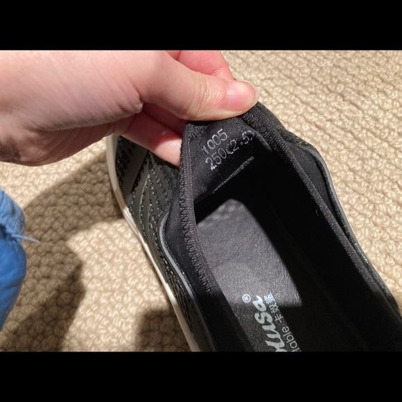 Men slip on - Picture 3 of 5